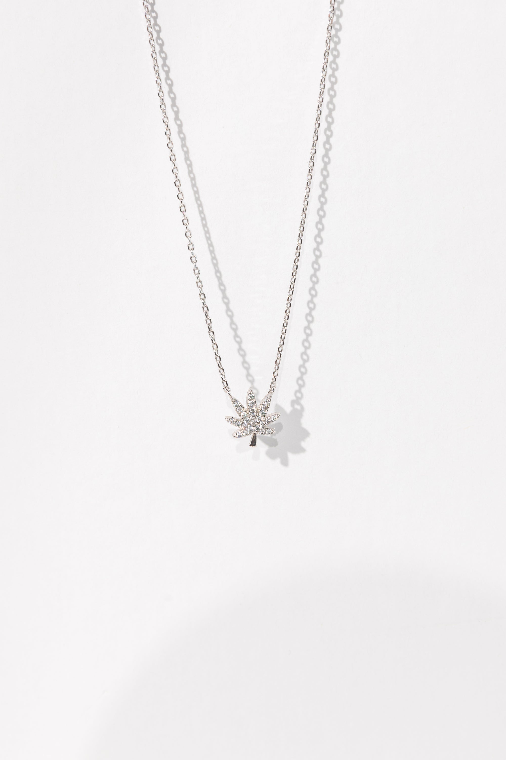 SILVER CANNABIS LEAF NECKLACE