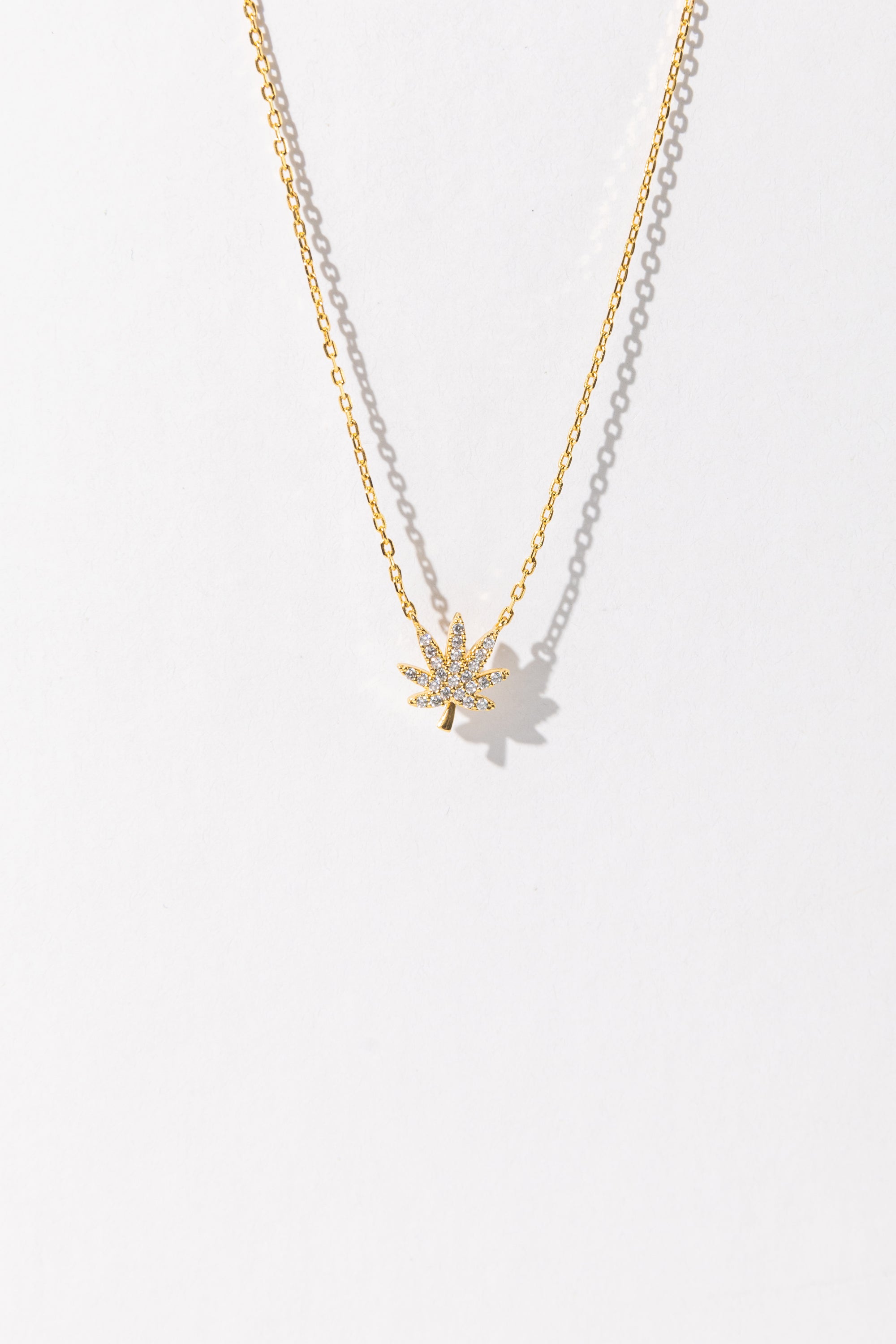 18K GOLD CANNABIS LEAF NECKLACE