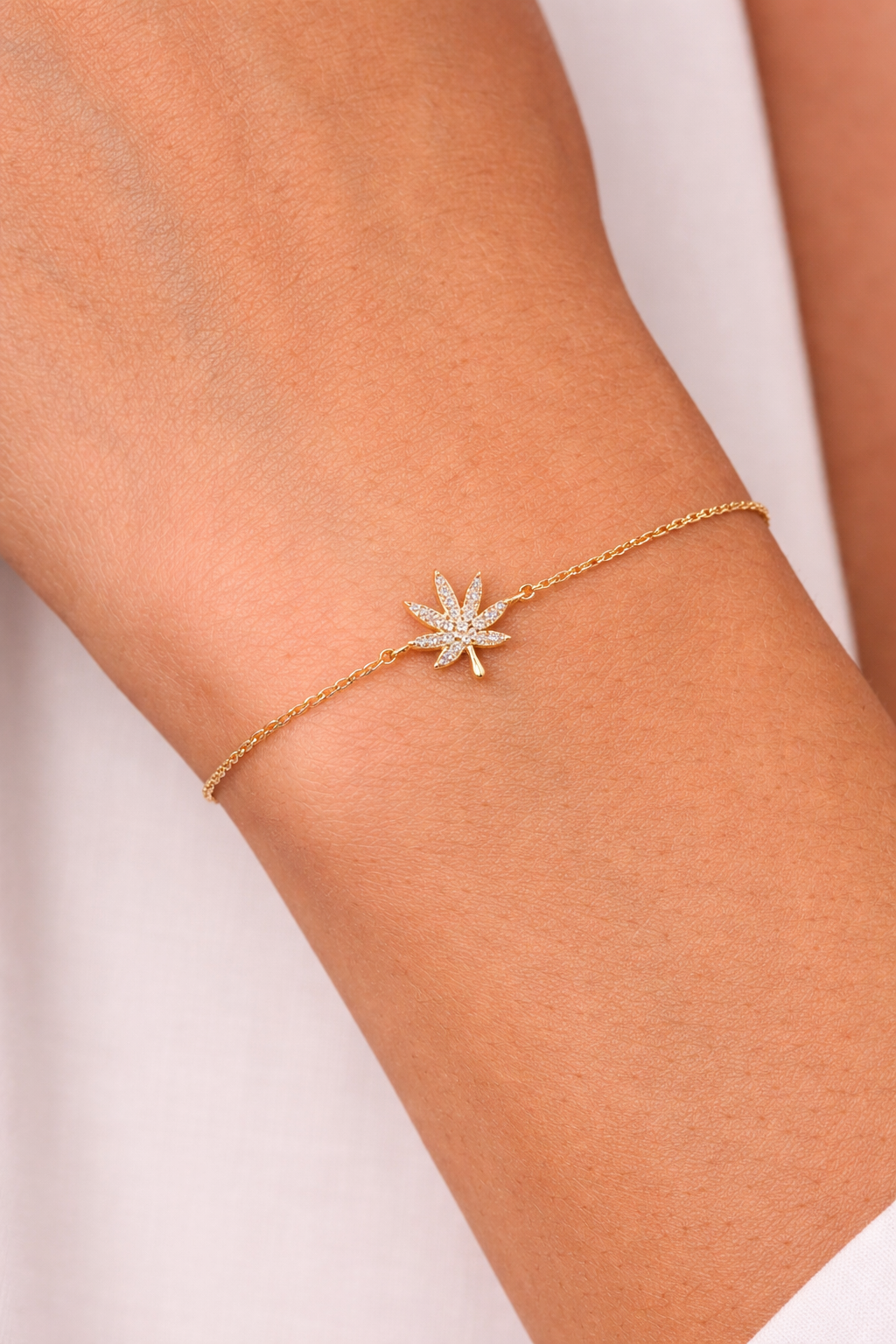 18K GOLD CANNABIS LEAF BRACELET